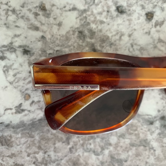 Prada sunglasses - Picture 4 of 10